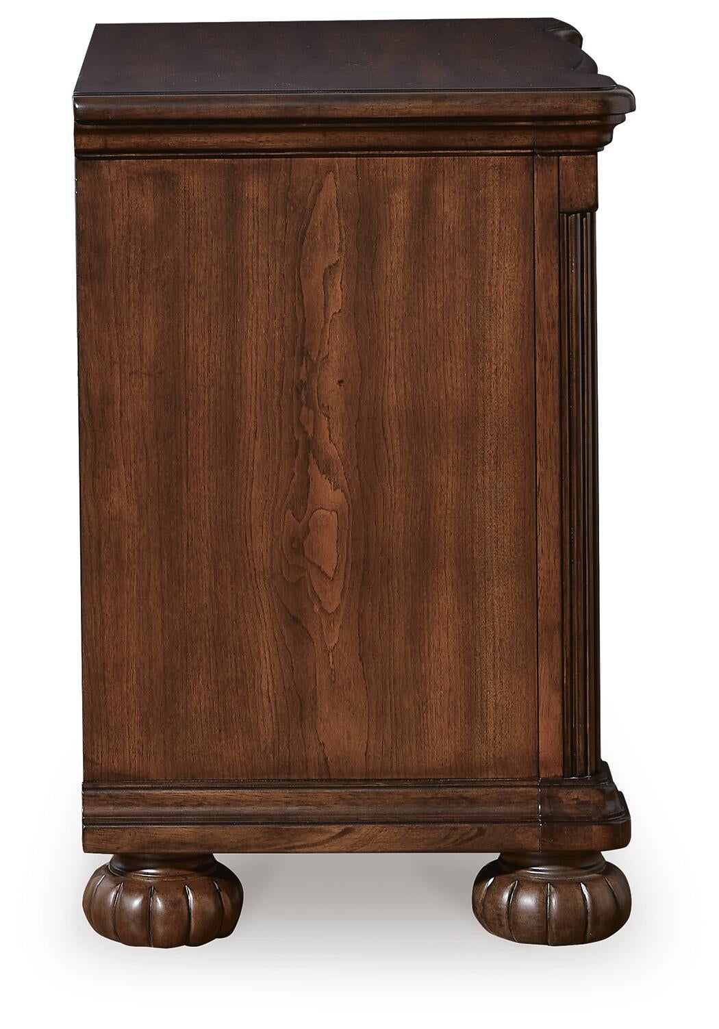 Lavinton Queen Poster Bed, Dresser, Mirror, Chest and Nightstand