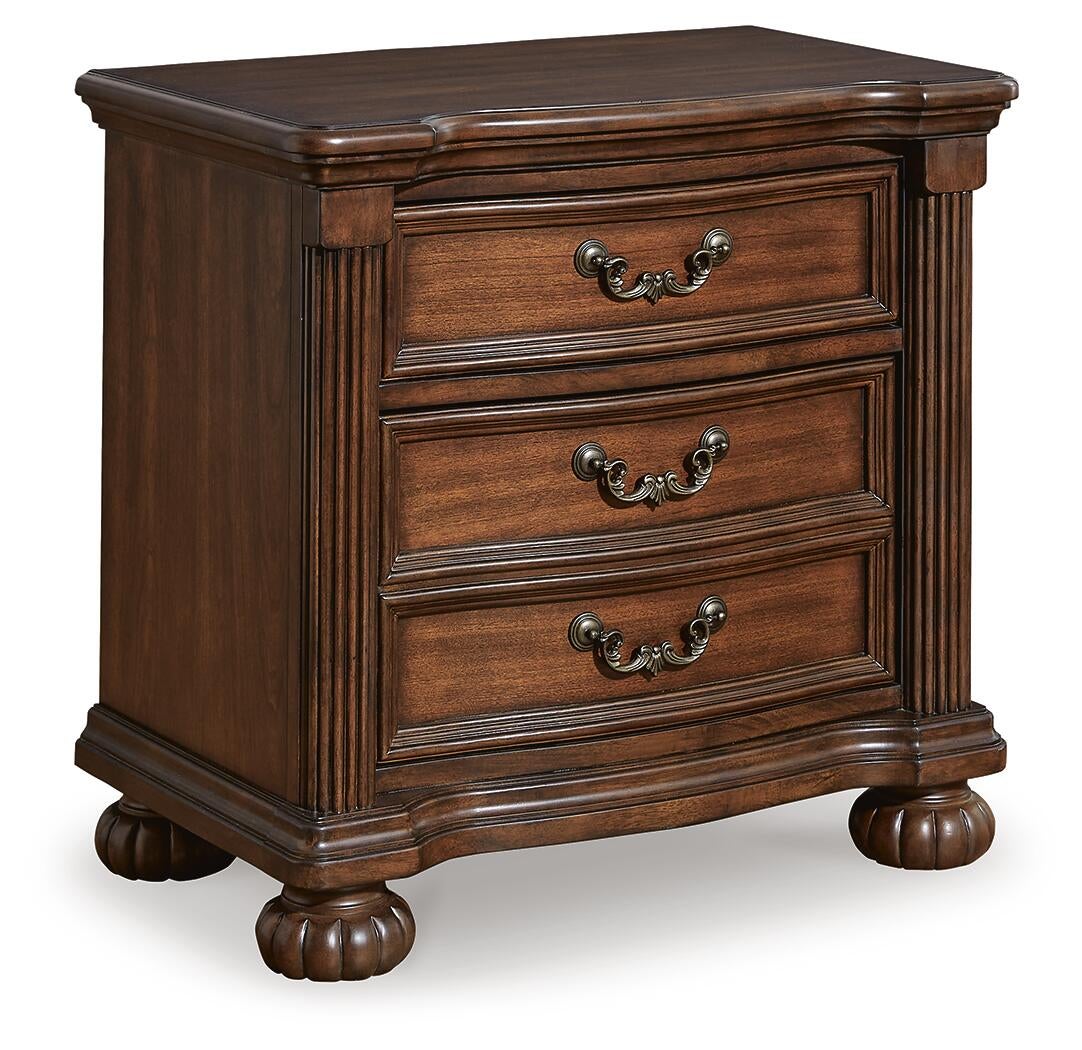 Lavinton California King Poster Bed, Dresser, Mirror, Chest and Nightstand