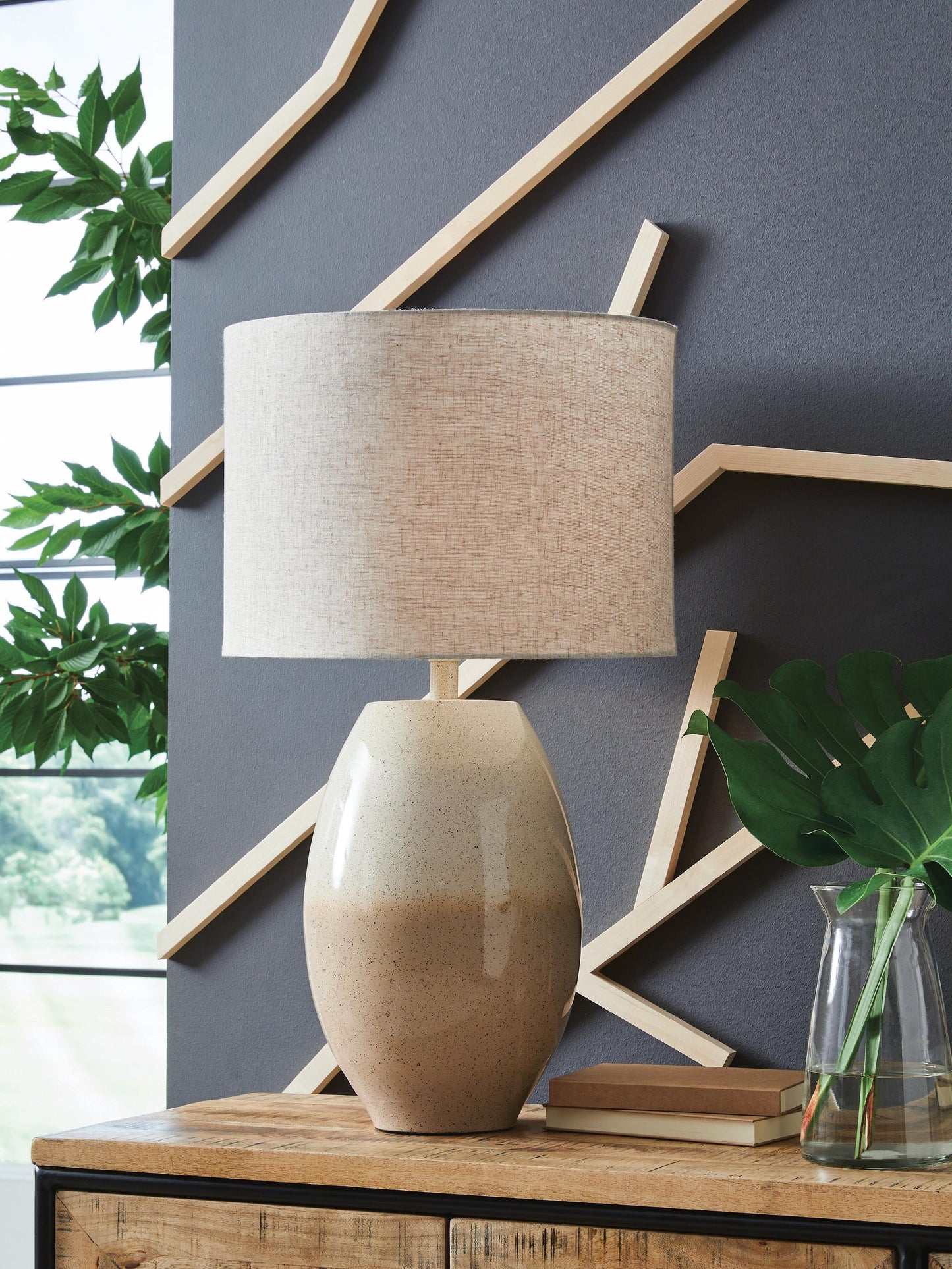 Linas Metal Table Lamp (1/CN)