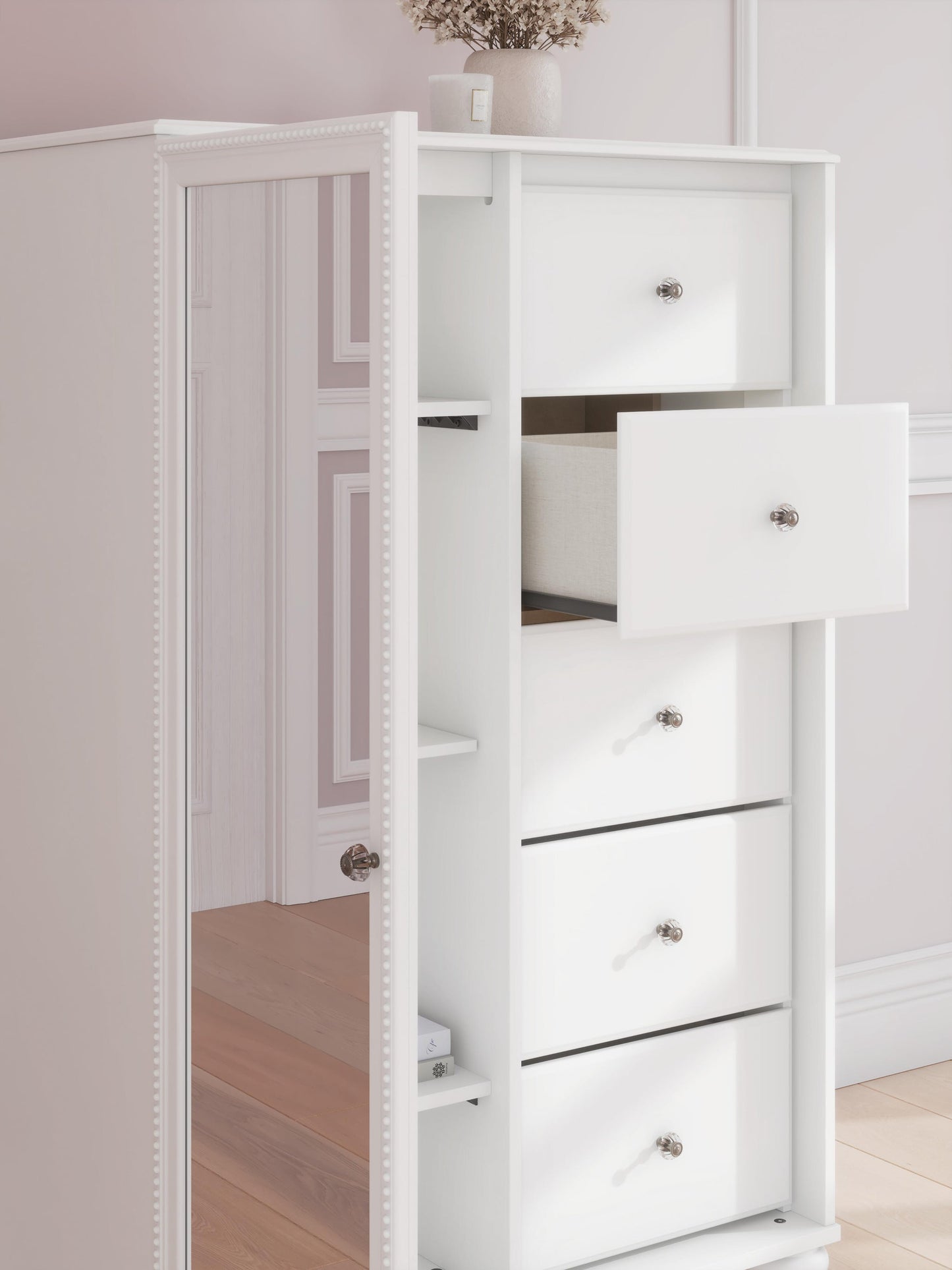 Kozlani Dressing Chest