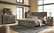 Load image into Gallery viewer, Wynnlow King Panel Bed with Mirrored Dresser and Chest
