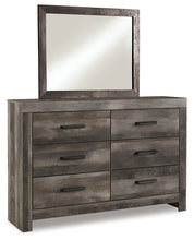 Load image into Gallery viewer, Wynnlow King Poster Bed with Mirrored Dresser, Chest and 2 Nightstands
