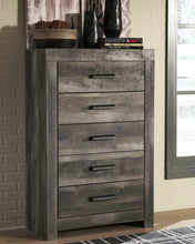 Load image into Gallery viewer, Wynnlow King Poster Bed with Mirrored Dresser, Chest and 2 Nightstands
